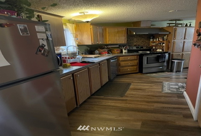210 37th, Auburn, Washington 98002, 3 Bedrooms Bedrooms, ,2 BathroomsBathrooms,Manufactured In Park,For Sale,37th,NWM1878449