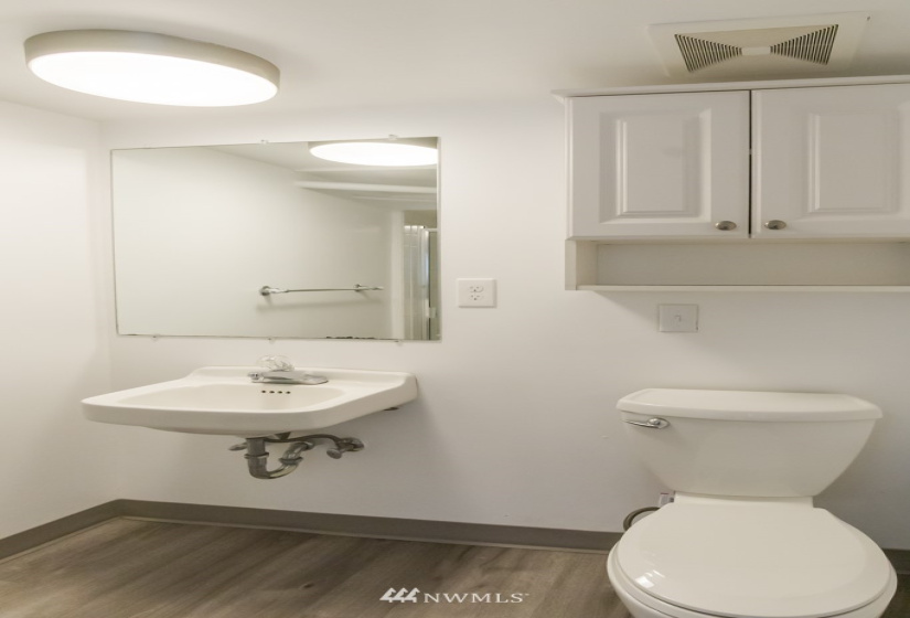 7547 26th, Seattle, Washington 98117, 4 Bedrooms Bedrooms, ,1 BathroomBathrooms,Residential Lease,For Rent,26th,NWM1878627