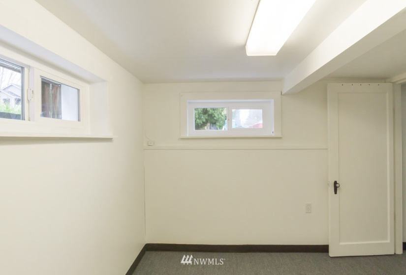 7547 26th, Seattle, Washington 98117, 4 Bedrooms Bedrooms, ,1 BathroomBathrooms,Residential Lease,For Rent,26th,NWM1878627