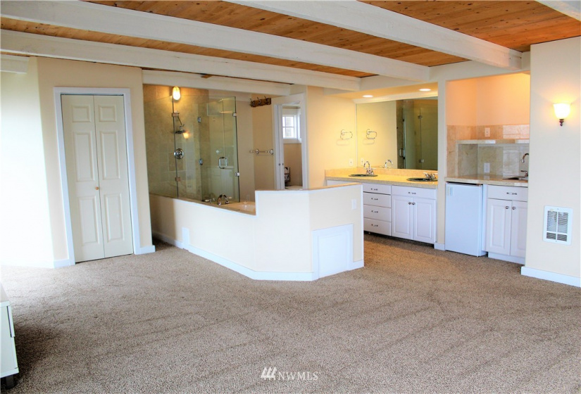 6520 Whitman, Tacoma, Washington 98422, 3 Bedrooms Bedrooms, ,2 BathroomsBathrooms,Residential,For Sale,Dash Point View,Whitman,NWM1861669