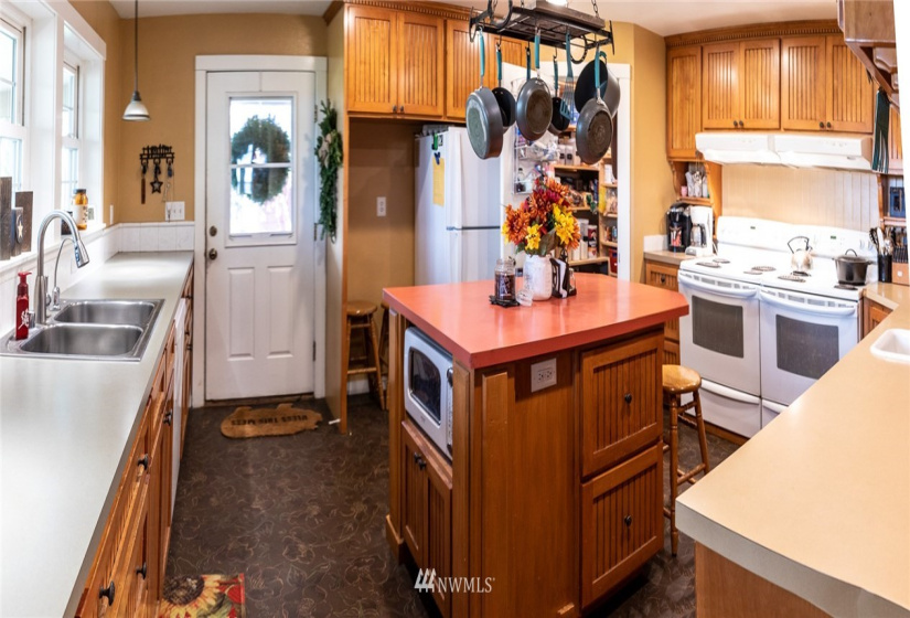 1858 Badger, Custer, Washington 98240, 4 Bedrooms Bedrooms, ,1 BathroomBathrooms,Farm,For Sale,Badger,NWM1878722