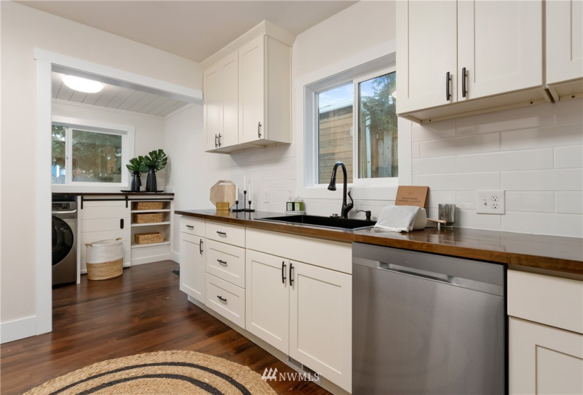1132 28th, Tacoma, Washington 98403, 4 Bedrooms Bedrooms, ,2 BathroomsBathrooms,Residential,For Sale,28th,NWM1878778