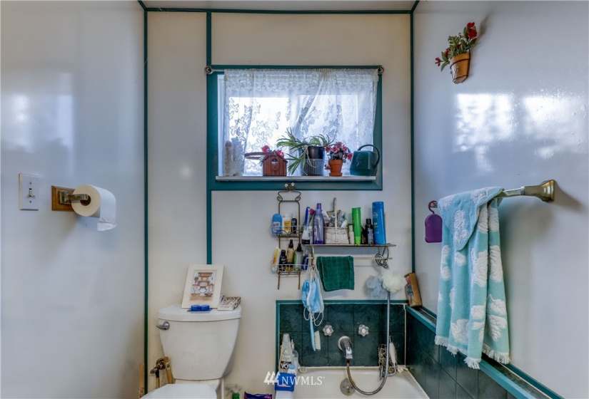 17198 Viking Way, Poulsbo, Washington 98370, 3 Bedrooms Bedrooms, ,1 BathroomBathrooms,Residential,For Sale,Viking Way,NWM1874109