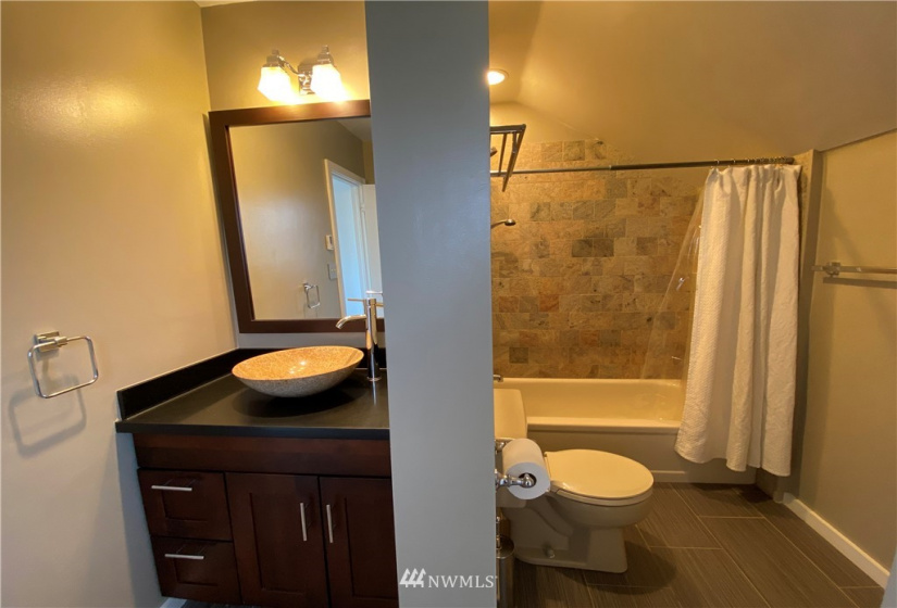 4114 Hill, Seattle, Washington 98116, 3 Bedrooms Bedrooms, ,1 BathroomBathrooms,Residential Lease,For Rent,Hill,NWM1878881