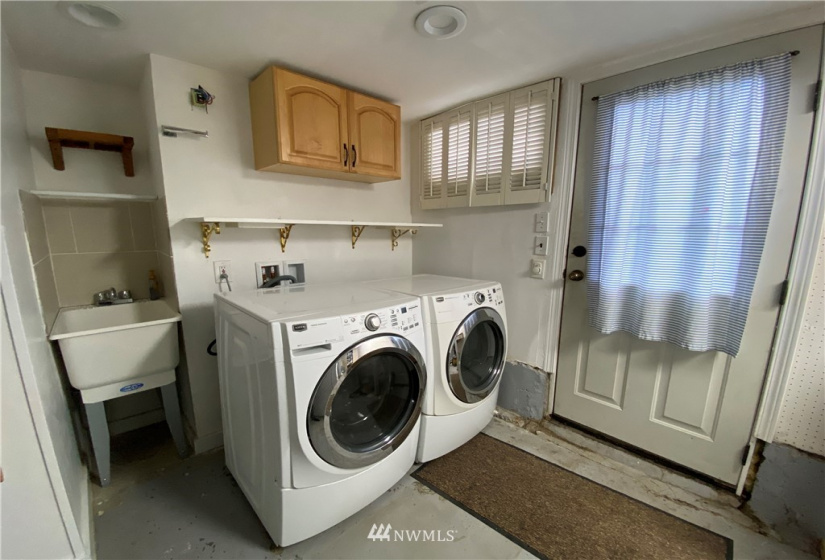 4114 Hill, Seattle, Washington 98116, 3 Bedrooms Bedrooms, ,1 BathroomBathrooms,Residential Lease,For Rent,Hill,NWM1878881