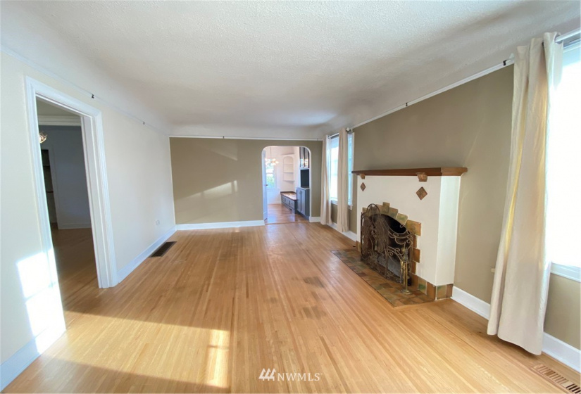 4114 Hill, Seattle, Washington 98116, 3 Bedrooms Bedrooms, ,1 BathroomBathrooms,Residential Lease,For Rent,Hill,NWM1878881