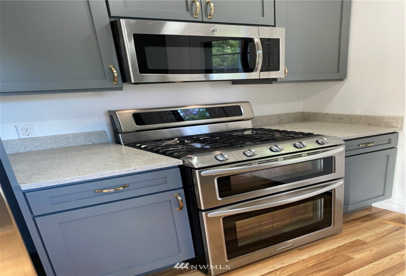 4114 Hill, Seattle, Washington 98116, 3 Bedrooms Bedrooms, ,1 BathroomBathrooms,Residential Lease,For Rent,Hill,NWM1878881