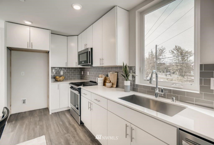 7130 B Beacon, Seattle, Washington 98108, 2 Bedrooms Bedrooms, ,1 BathroomBathrooms,Residential,For Sale,Helio,Beacon,NWM1878945