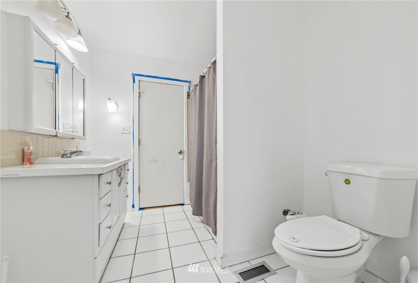 11685 44th, Tukwila, Washington 98178, 3 Bedrooms Bedrooms, ,2 BathroomsBathrooms,Residential,For Sale,44th,NWM1873666