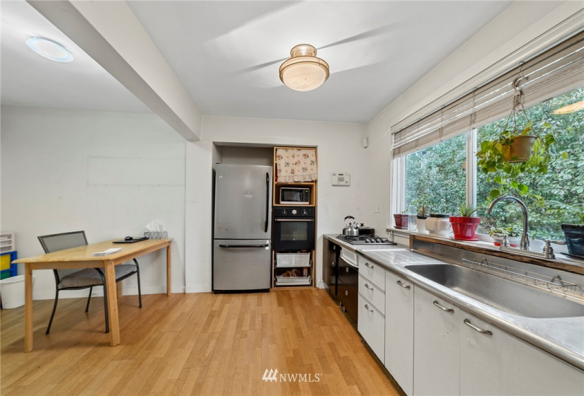 11685 44th, Tukwila, Washington 98178, 3 Bedrooms Bedrooms, ,2 BathroomsBathrooms,Residential,For Sale,44th,NWM1873666