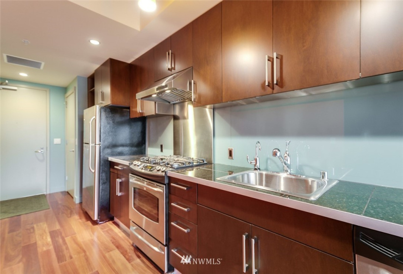 900 Lenora, Seattle, Washington 98121, 1 Bedroom Bedrooms, ,1 BathroomBathrooms,Residential Lease,For Rent,Lenora,NWM1878874