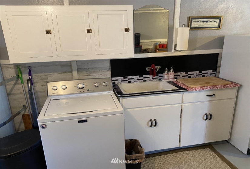 715 Main Street, Waitsburg, Washington 99361, 2 Bedrooms Bedrooms, ,1 BathroomBathrooms,Residential,For Sale,Main Street,NWM1879230