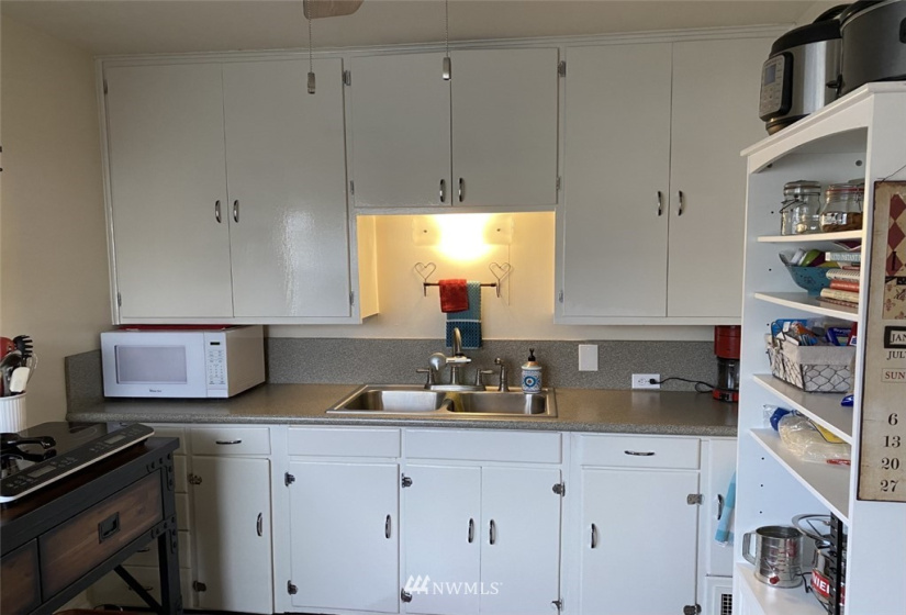 715 Main Street, Waitsburg, Washington 99361, 2 Bedrooms Bedrooms, ,1 BathroomBathrooms,Residential,For Sale,Main Street,NWM1879230