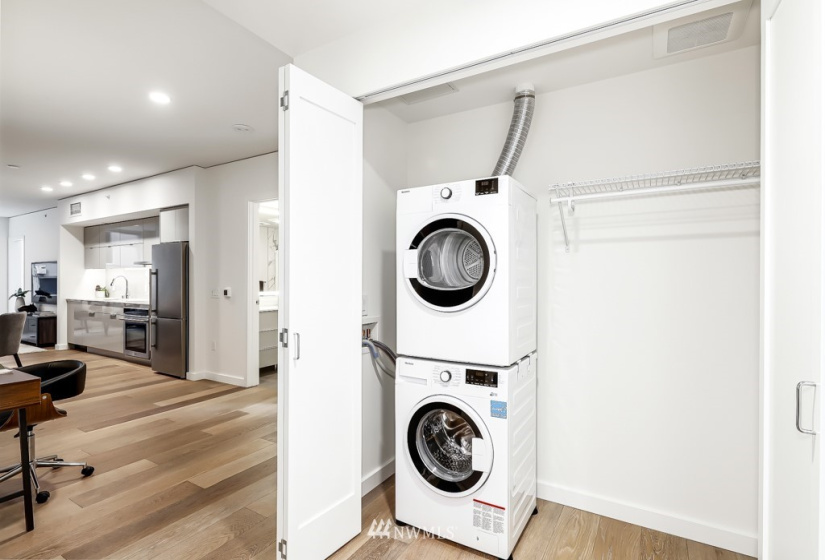 450 Main, Seattle, Washington 98104, 2 Bedrooms Bedrooms, ,1 BathroomBathrooms,Residential,For Sale,KODA Condominium,Main,NWM1877516