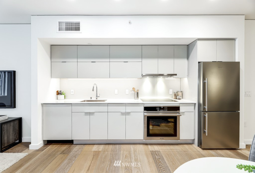 450 Main, Seattle, Washington 98104, 2 Bedrooms Bedrooms, ,1 BathroomBathrooms,Residential,For Sale,KODA Condominium,Main,NWM1877516