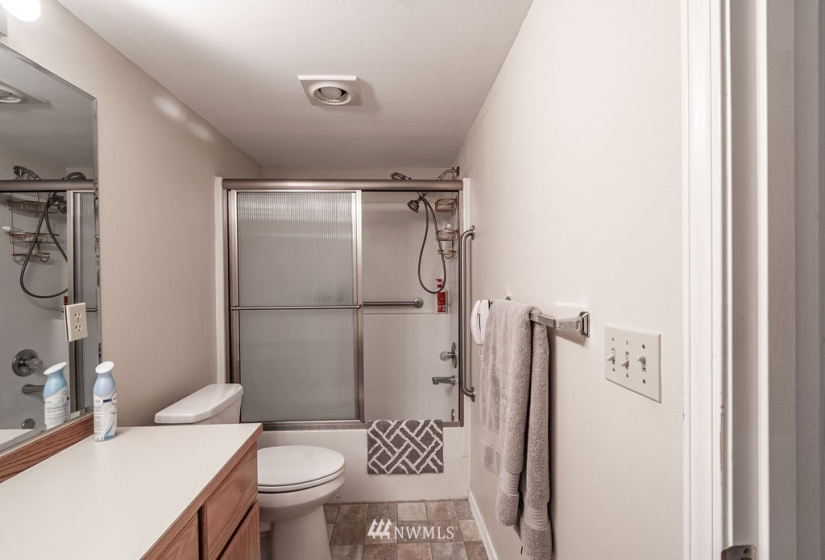 2900 Marina, Moses Lake, Washington 98837, 2 Bedrooms Bedrooms, ,2 BathroomsBathrooms,Residential,For Sale,Sunset Shores Condominiums,Marina,NWM1879161