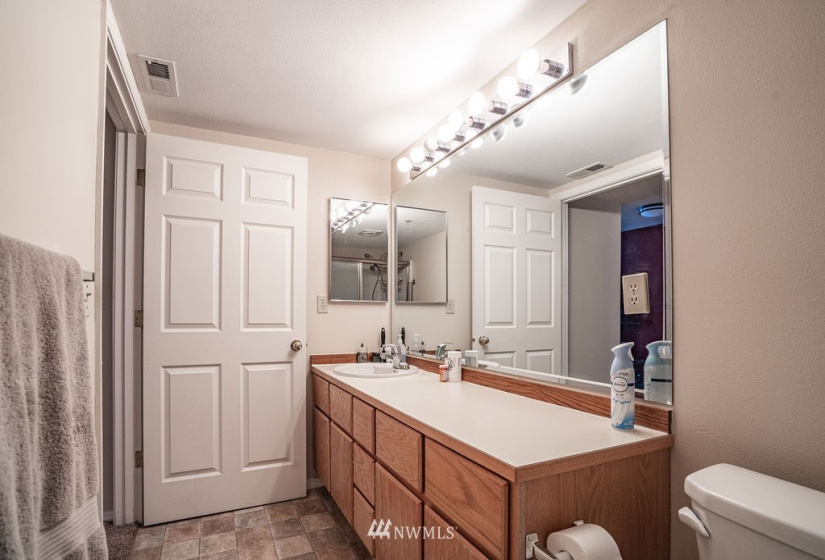 2900 Marina, Moses Lake, Washington 98837, 2 Bedrooms Bedrooms, ,2 BathroomsBathrooms,Residential,For Sale,Sunset Shores Condominiums,Marina,NWM1879161