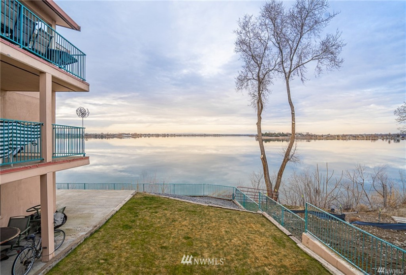 2900 Marina, Moses Lake, Washington 98837, 2 Bedrooms Bedrooms, ,2 BathroomsBathrooms,Residential,For Sale,Sunset Shores Condominiums,Marina,NWM1879161