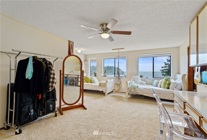 9204 Warren, Gig Harbor, Washington 98335, 4 Bedrooms Bedrooms, ,4 BathroomsBathrooms,Residential,For Sale,Warren,NWM1875643