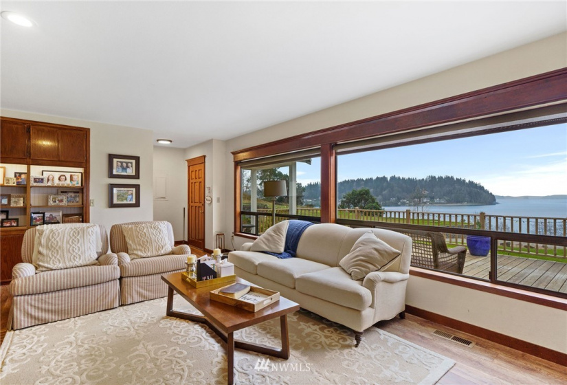 9204 Warren, Gig Harbor, Washington 98335, 4 Bedrooms Bedrooms, ,4 BathroomsBathrooms,Residential,For Sale,Warren,NWM1875643