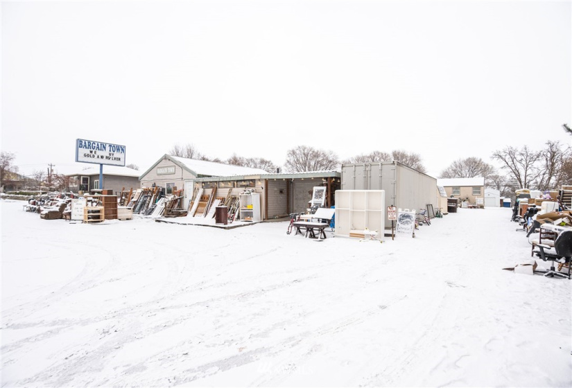3835 Broadway, Moses Lake, Washington 98837, ,Commercial Sale,For Sale,Broadway,NWM1878525