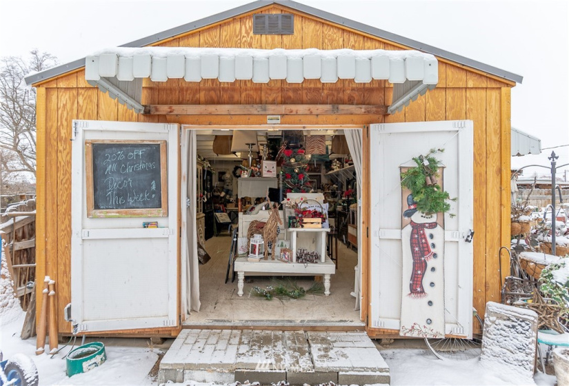 3835 Broadway, Moses Lake, Washington 98837, ,Commercial Sale,For Sale,Broadway,NWM1878525