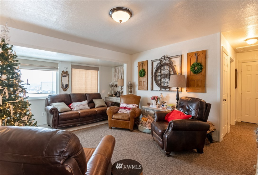 3835 Broadway, Moses Lake, Washington 98837, ,Commercial Sale,For Sale,Broadway,NWM1878525