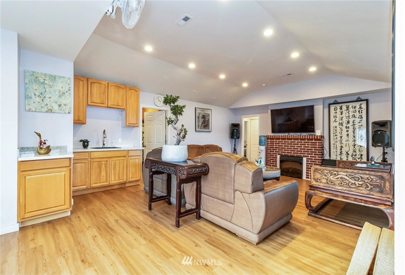 5104 Sammamish, Issaquah, Washington 98027, 2 Bedrooms Bedrooms, ,1 BathroomBathrooms,Residential,For Sale,Sammamish,NWM1879875