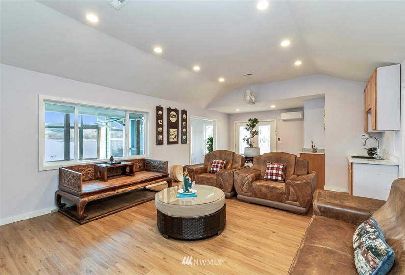 5104 Sammamish, Issaquah, Washington 98027, 2 Bedrooms Bedrooms, ,1 BathroomBathrooms,Residential,For Sale,Sammamish,NWM1879875