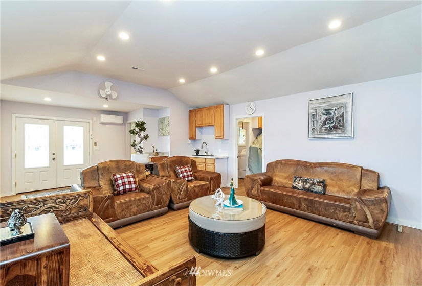 5104 Sammamish, Issaquah, Washington 98027, 2 Bedrooms Bedrooms, ,1 BathroomBathrooms,Residential,For Sale,Sammamish,NWM1879875