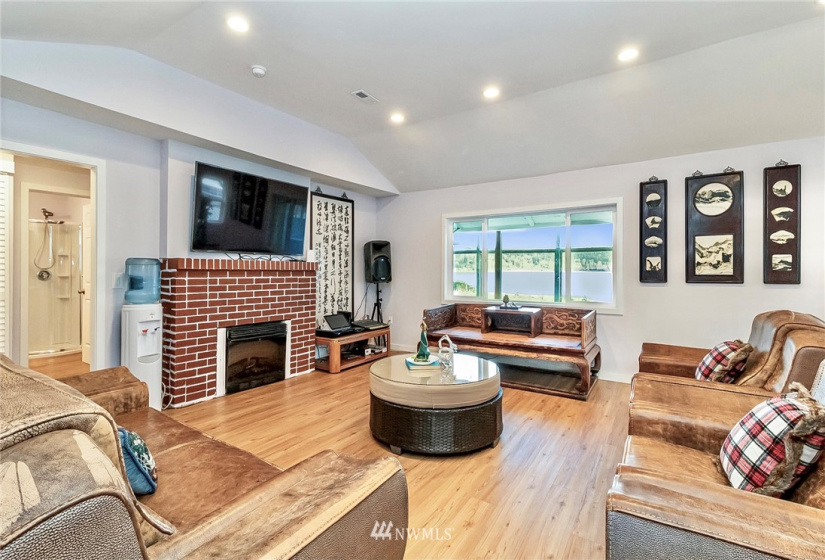 5104 Sammamish, Issaquah, Washington 98027, 2 Bedrooms Bedrooms, ,1 BathroomBathrooms,Residential,For Sale,Sammamish,NWM1879875