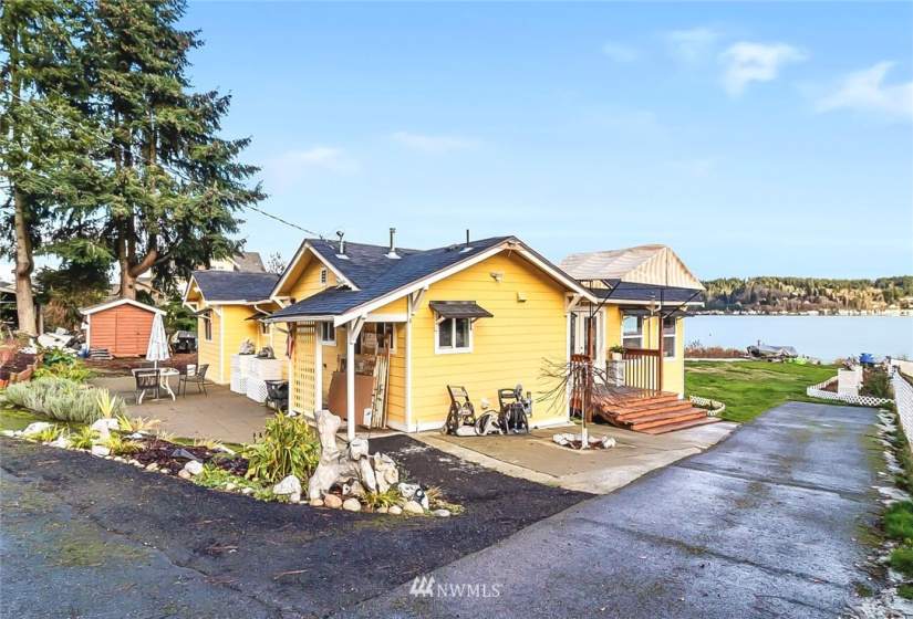 5104 Sammamish, Issaquah, Washington 98027, 2 Bedrooms Bedrooms, ,1 BathroomBathrooms,Residential,For Sale,Sammamish,NWM1879875