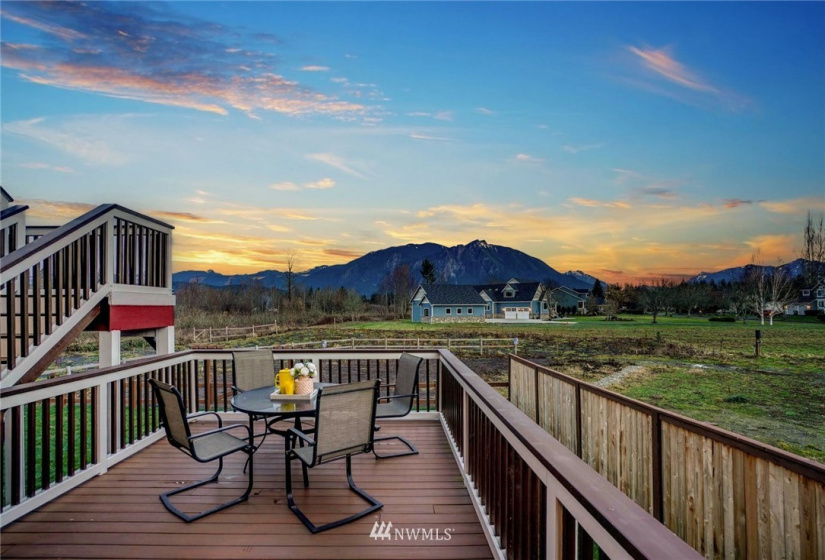 8900 384th, Snoqualmie, Washington 98065, 5 Bedrooms Bedrooms, ,2 BathroomsBathrooms,Residential,For Sale,384th,NWM1879651
