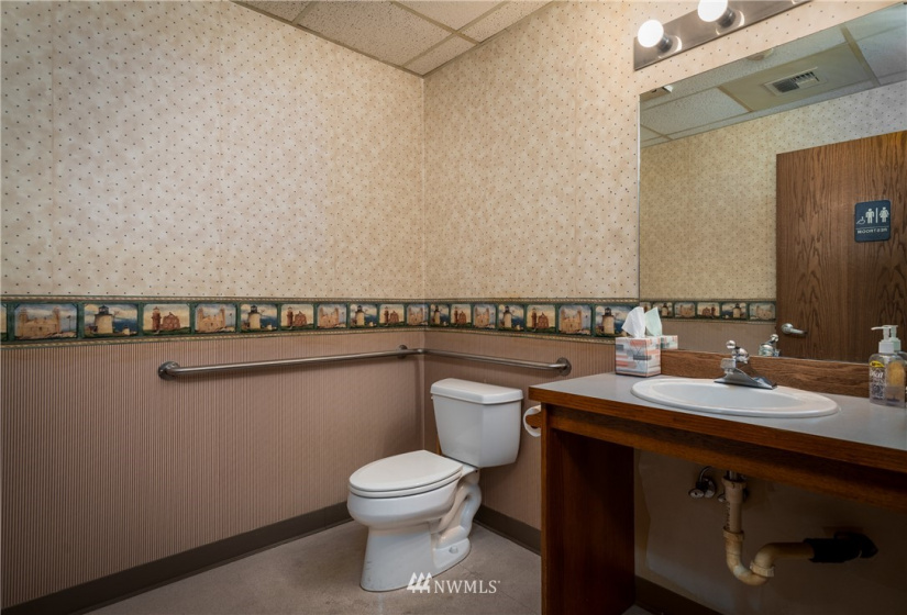 860 Bayshore, Oak Harbor, Washington 98277, ,Commercial Sale,For Sale,Bayshore,NWM1879835