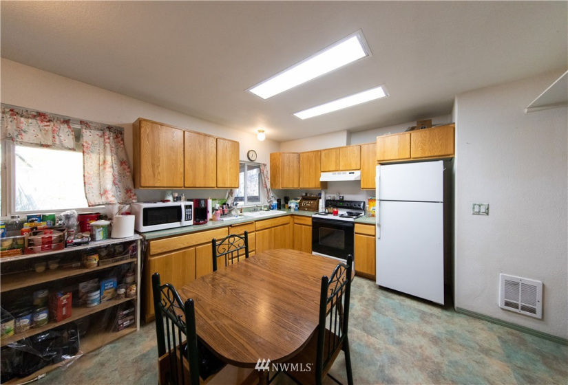 162 Black Bird, Chehalis, Washington 98532, 3 Bedrooms Bedrooms, ,1 BathroomBathrooms,Residential,For Sale,Black Bird,NWM1879725