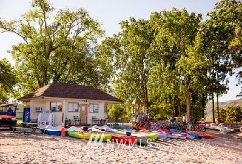 1 Beach 550-A, Manson, Washington 98831, 2 Bedrooms Bedrooms, ,2 BathroomsBathrooms,Residential,For Sale,Beach,Beach 550-A,NWM1368143