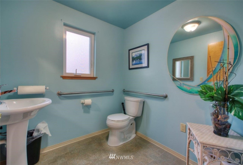 615 Titus, Kent, Washington 98032, ,Commercial Sale,For Sale,Titus,NWM1879353