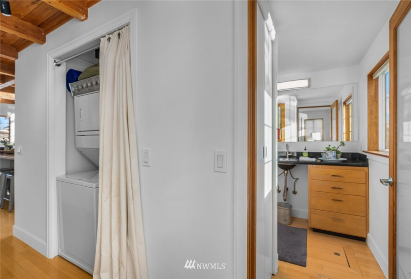 2401 Northlake, Seattle, Washington 98103, 2 Bedrooms Bedrooms, ,Residential,For Sale,Northlake,NWM1880323