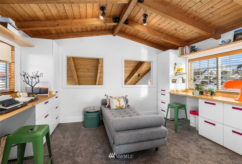 2401 Northlake, Seattle, Washington 98103, 2 Bedrooms Bedrooms, ,Residential,For Sale,Northlake,NWM1880323
