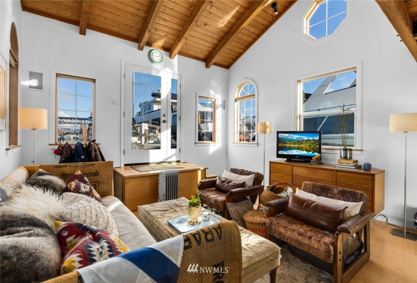 2401 Northlake, Seattle, Washington 98103, 2 Bedrooms Bedrooms, ,Residential,For Sale,Northlake,NWM1880323