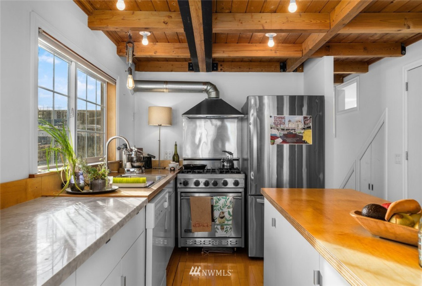 2401 Northlake, Seattle, Washington 98103, 2 Bedrooms Bedrooms, ,Residential,For Sale,Northlake,NWM1880323