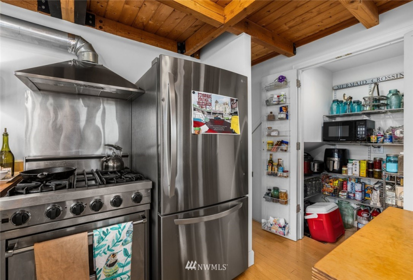 2401 Northlake, Seattle, Washington 98103, 2 Bedrooms Bedrooms, ,Residential,For Sale,Northlake,NWM1880323