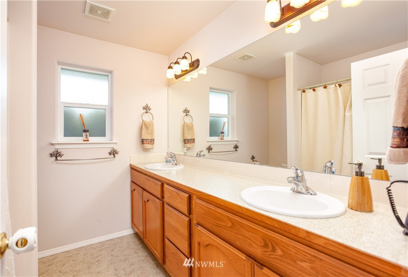 618 Clarissa, East Wenatchee, Washington 98802, 3 Bedrooms Bedrooms, ,3 BathroomsBathrooms,Residential,For Sale,Clarissa,NWM1879945