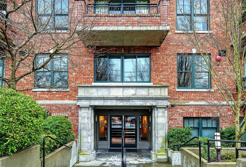 1414 1st, Seattle, Washington 98119, 3 Bedrooms Bedrooms, ,2 BathroomsBathrooms,Residential,For Sale,The Renaissance,1st,NWM1877921