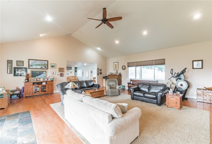 124 Gilbert, Onalaska, Washington 98570, 5 Bedrooms Bedrooms, ,3 BathroomsBathrooms,Residential,For Sale,Gilbert,NWM1880064