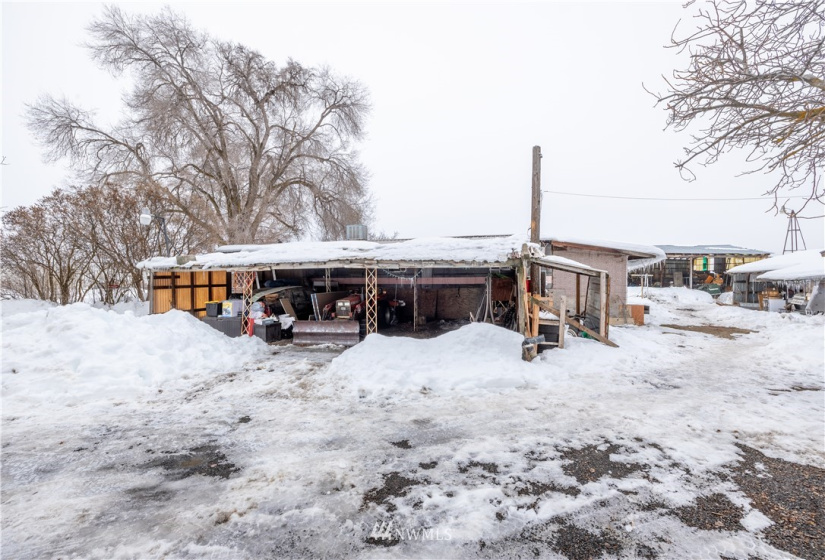3290 1st, East Wenatchee, Washington 98802, 3 Bedrooms Bedrooms, ,1 BathroomBathrooms,Residential,For Sale,1st,NWM1880541