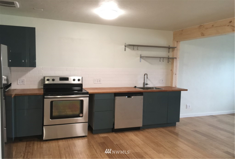 1833 Bay Street, Port Orchard, Washington 98366, ,Residential Income,For Sale,Bay Street,NWM1880597