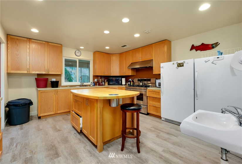 7741 Beacon, Bremerton, Washington 98311, 4 Bedrooms Bedrooms, ,2 BathroomsBathrooms,Residential,For Sale,Beacon,NWM1879766