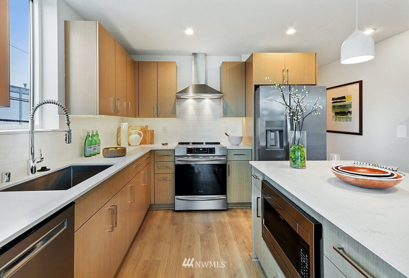 2011 25th, Seattle, Washington 98144, 2 Bedrooms Bedrooms, ,1 BathroomBathrooms,Residential,For Sale,JOYA,25th,NWM1880626