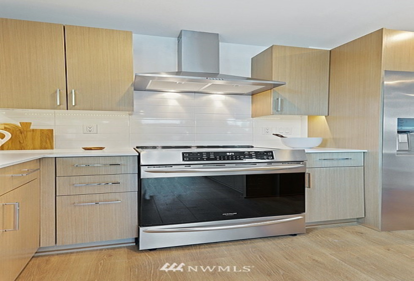 2013 25th, Seattle, Washington 98144, 2 Bedrooms Bedrooms, ,1 BathroomBathrooms,Residential,For Sale,JOYA,25th,NWM1880630